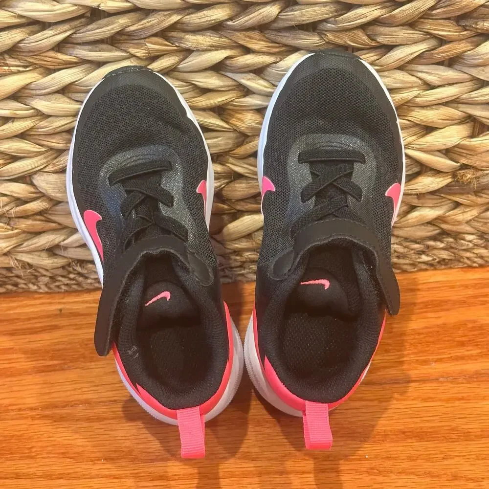 Nike Revolution 7 Sneakers sz 9 Kids Nike Sneakers